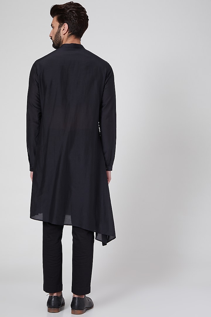 Black Slant Cut Kurta by Antar Agni Men at Pernia's Pop Up Shop