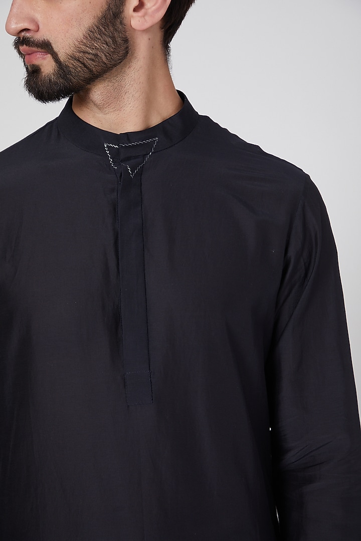 Black Slant Cut Kurta by Antar Agni Men at Pernia's Pop Up Shop