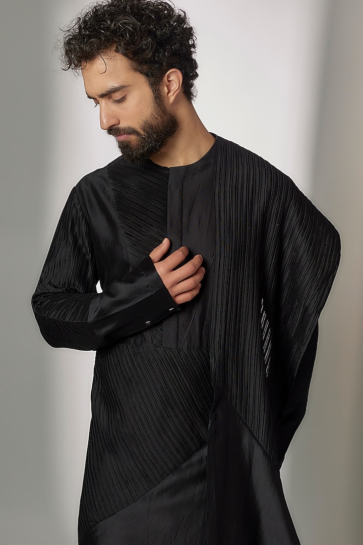 Black Cotton Draped Kurta by Antar Agni Men at Pernia's Pop Up Shop