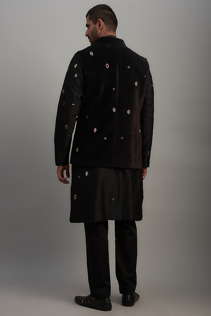 Black Cotton Silk Embroidered Bundi Set by Antar Agni Men at Pernia's Pop Up Shop