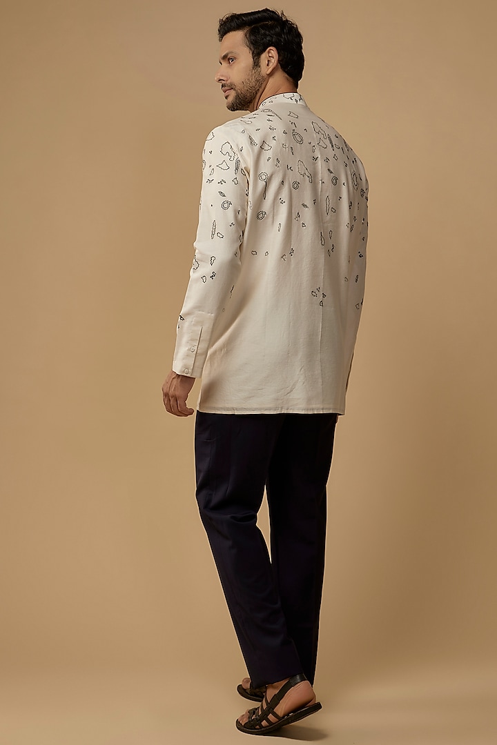 Ivory Cotton Silk Embroidered Short Kurta by Antar Agni Men at Pernia's Pop Up Shop
