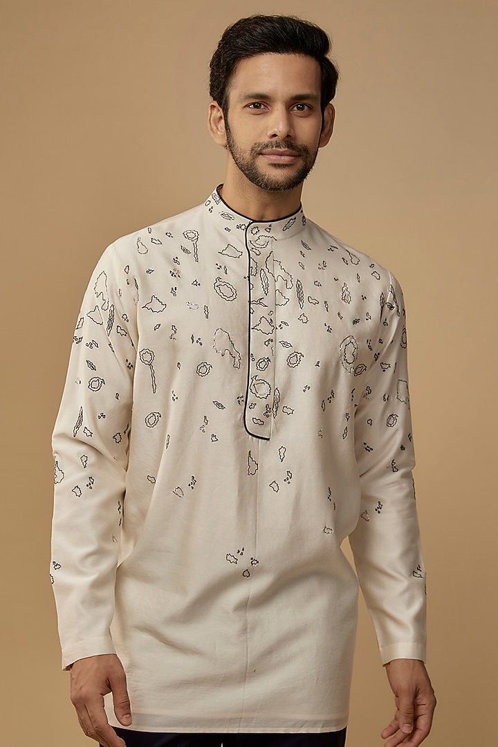 Ivory Cotton Silk Embroidered Short Kurta by Antar Agni Men at Pernia's Pop Up Shop