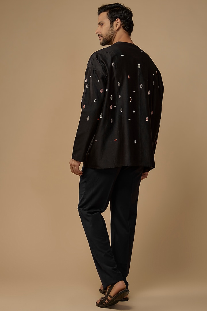 Black Cotton Silk Embroidered Short Kurta by Antar Agni Men at Pernia's Pop Up Shop
