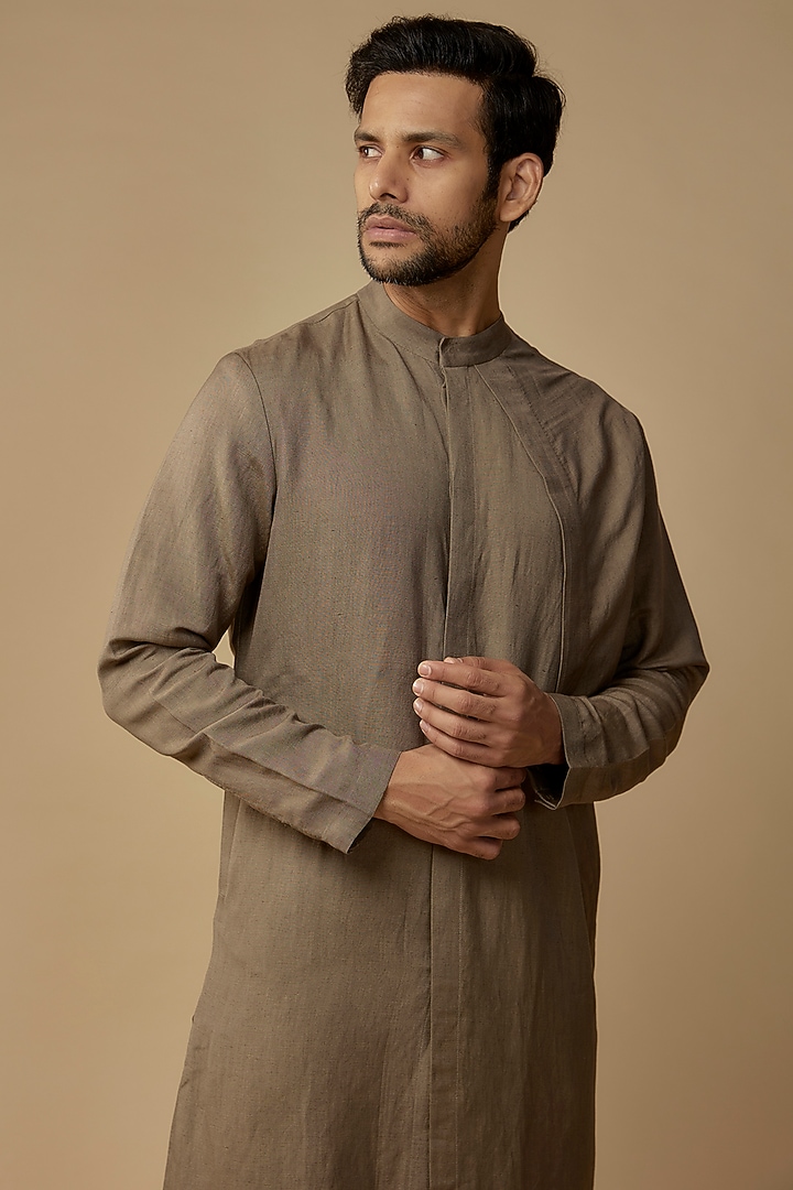 Mud Green Linen Blend Kurta by Antar Agni Men at Pernia's Pop Up Shop