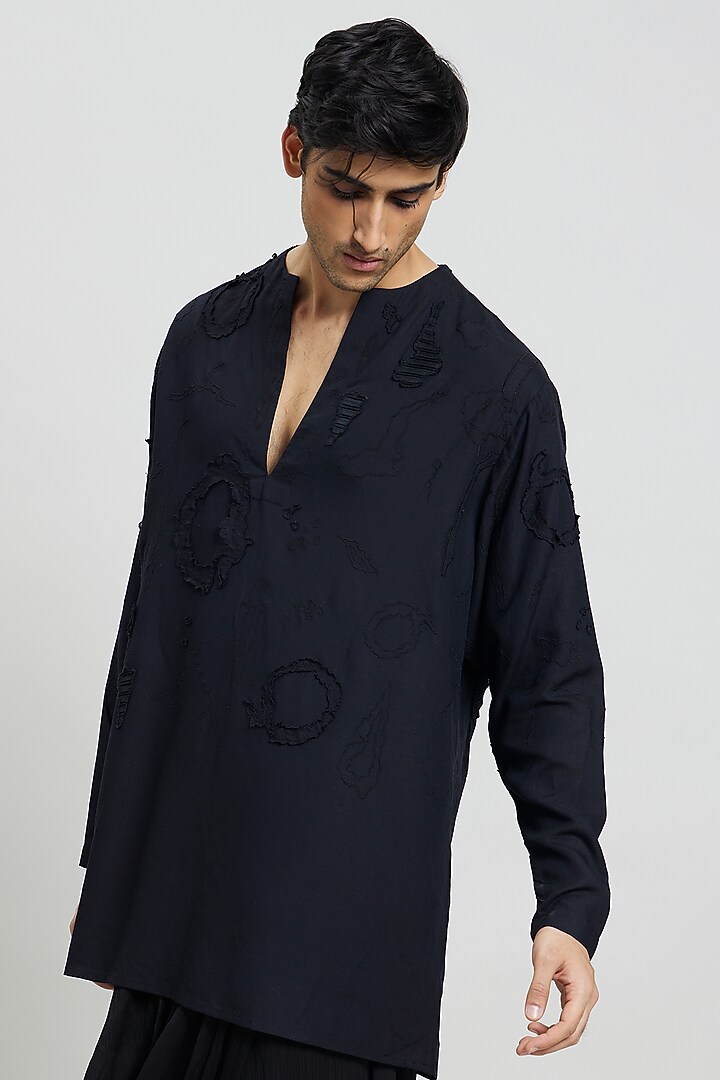 Black Cotton Linen Kurta by Antar Agni Men at Pernia's Pop Up Shop