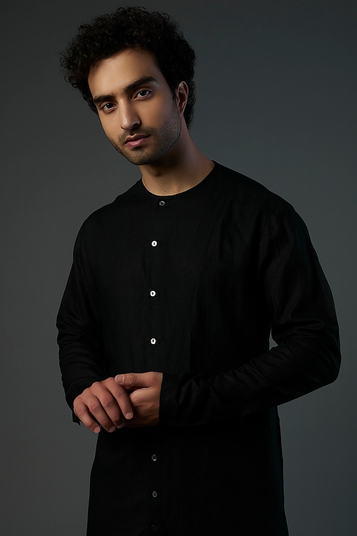 Black Linen Blend Kurta by Antar Agni Men at Pernia's Pop Up Shop