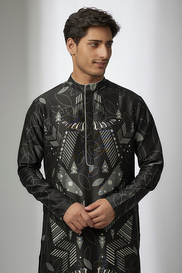 Dark Grey Cotton Silk Printed Kurta by Antar Agni Men at Pernia's Pop Up Shop