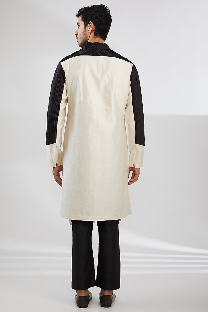 Black & Off-White Cotton Silk Kurta by Antar Agni Men at Pernia's Pop Up Shop