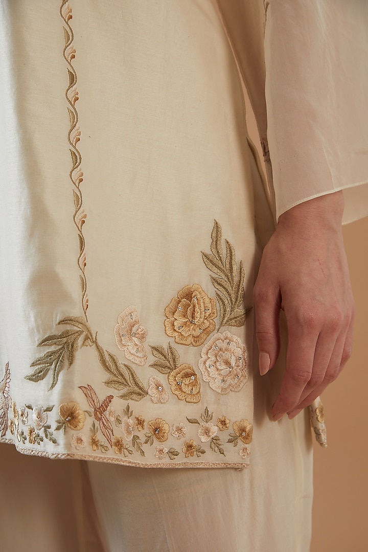 Ivory Chanderi Silk Embroidered Kurta Set by ANGSA BY NIDHIR & SHELLY at Pernia's Pop Up Shop