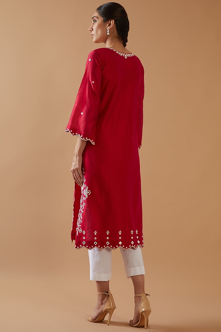 Red Chanderi Silk Embroidered Kurta Set by ANGSA BY NIDHIR & SHELLY at Pernia's Pop Up Shop