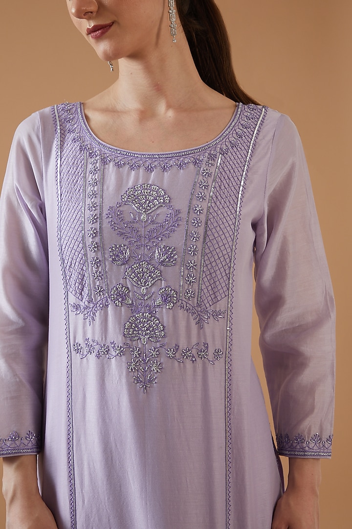 Lilac Chanderi Silk Embroidered Kurta Set by ANGSA BY NIDHIR & SHELLY at Pernia's Pop Up Shop