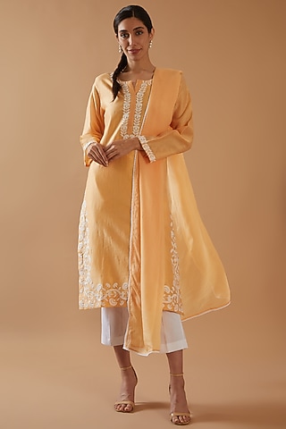 Peach Chanderi Silk Embroidered Kurta Set by ANGSA BY NIDHIR & SHELLY