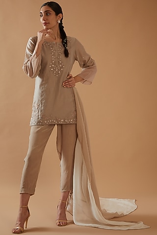 Fawn Chanderi Silk Embroidered Kurta Set by ANGSA BY NIDHIR & SHELLY