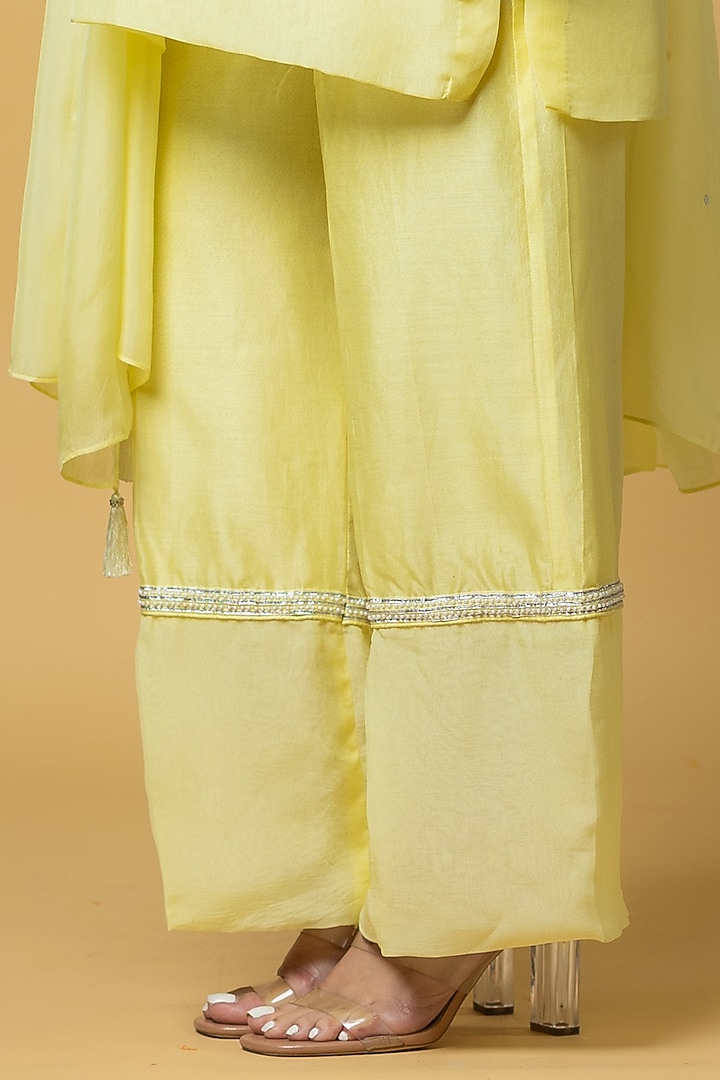 Lemon Organza 3D Floral Short Kurta Set by ANGSA BY NIDHIR & SHELLY at Pernia's Pop Up Shop