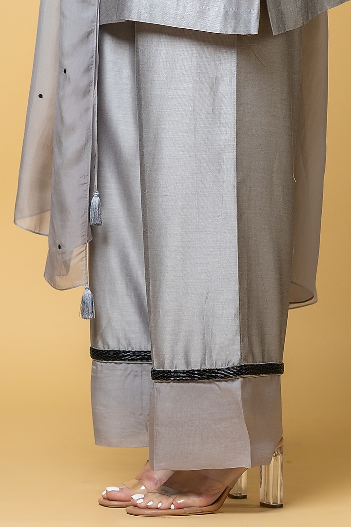 Silver Grey Chanderi Silk Zardosi Embroidered Stripe Short Kurta Set by ANGSA BY NIDHIR & SHELLY at Pernia's Pop Up Shop