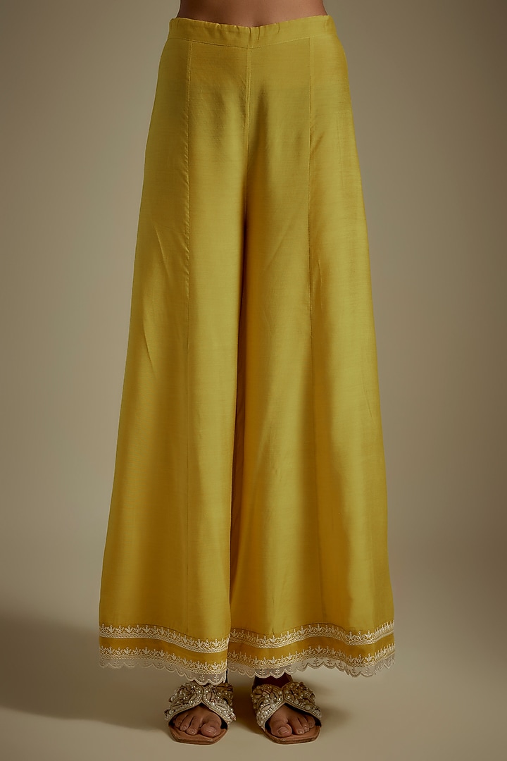 Yellow Dupion Silk Aari Work Kurta Set by Anushree Reddy at Pernia's Pop Up Shop