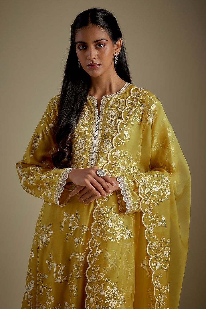 Yellow Dupion Silk Aari Work Kurta Set by Anushree Reddy at Pernia's Pop Up Shop