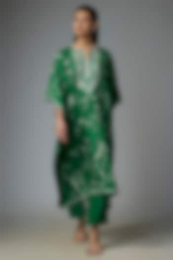 Emerald Green Dupion Silk Aari & Thread Work Kaftan Set by Anushree Reddy at Pernia's Pop Up Shop