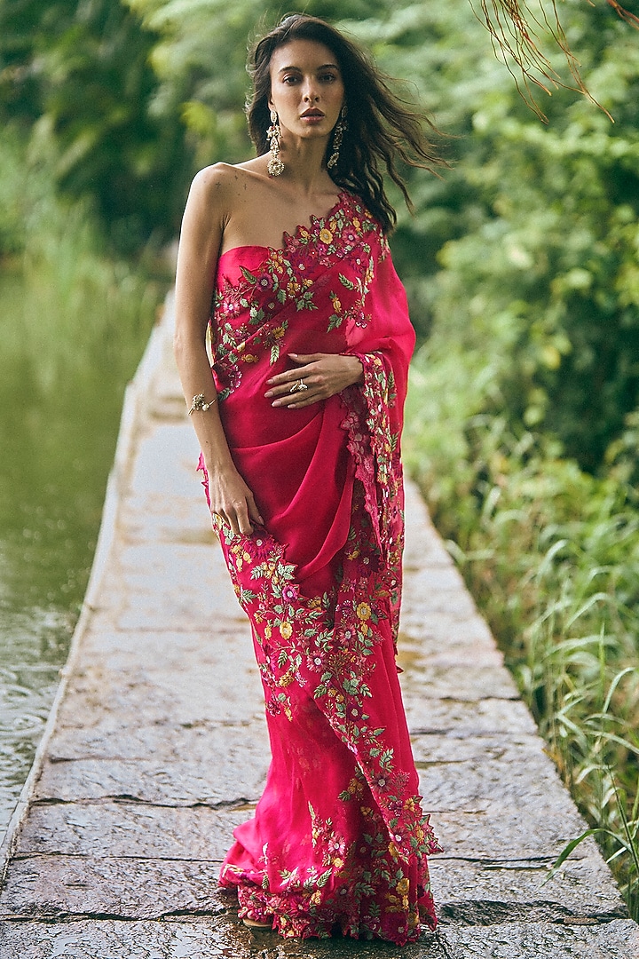Cherry Red Organza Embroidered Wedding Saree Set by Anushree Reddy at Pernia's Pop Up Shop