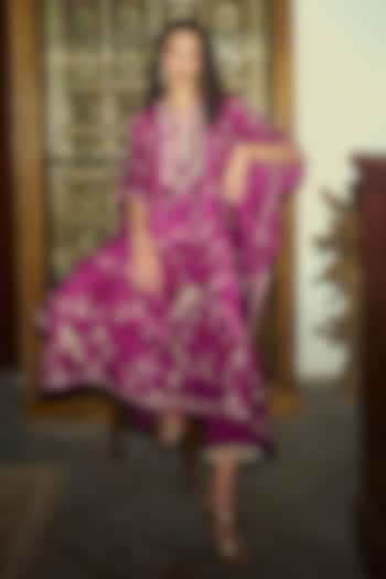 Magenta Dupion Silk Kaftan Set by Anushree Reddy at Pernia's Pop Up Shop