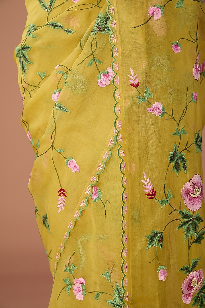 Yellow Organza Thread Embroidered Bridal Saree Set by Anushree Reddy at Pernia's Pop Up Shop