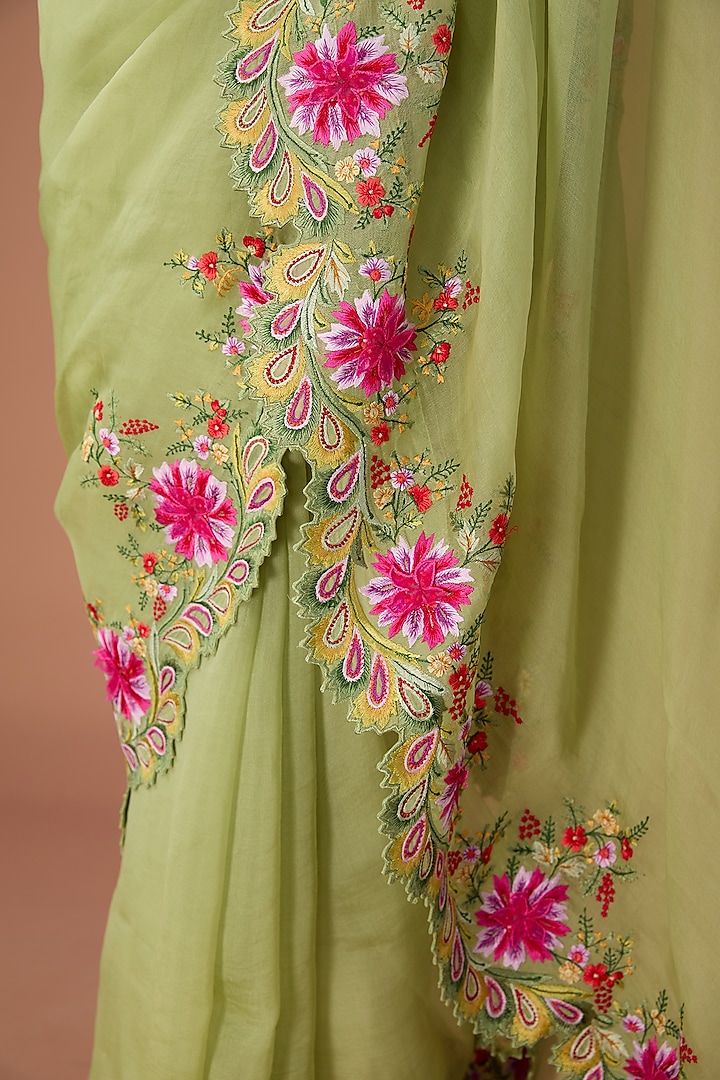 Green Organza Thread Embroidered Bridal Saree Set by Anushree Reddy at Pernia's Pop Up Shop