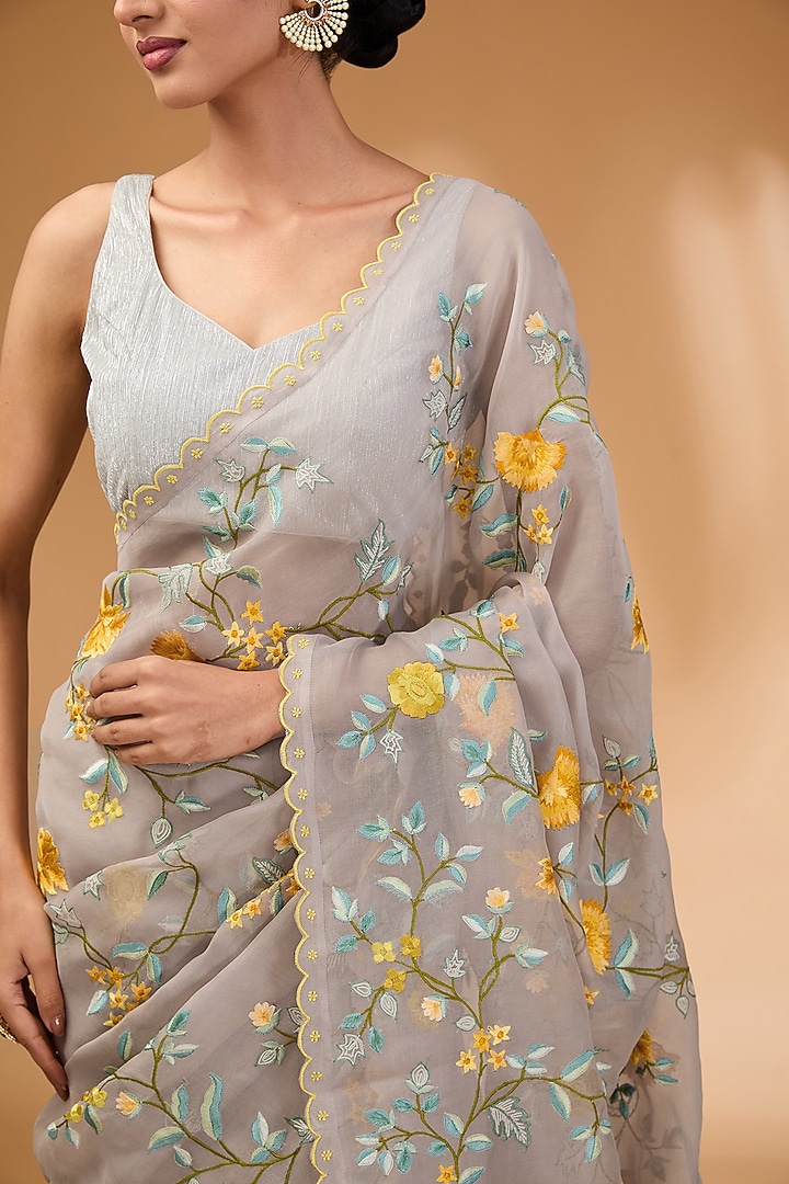 Ivory Organza Thread Hand & Machine Embroidered Reception Saree Set by Anushree Reddy at Pernia's Pop Up Shop