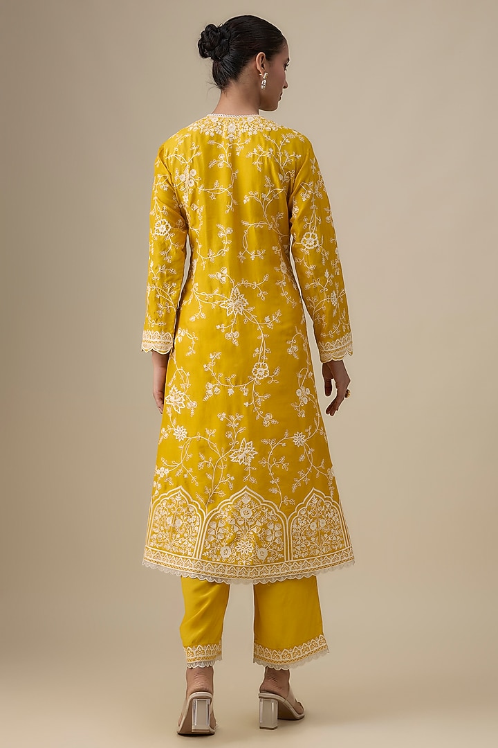 Yellow Dupion Silk Aari Thread Work Kurta Set by Anushree Reddy at Pernia's Pop Up Shop
