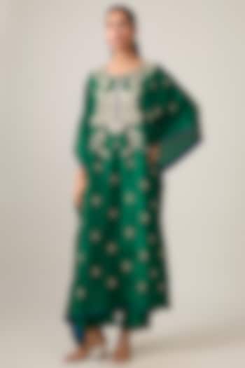 Emerald Green Dupion Silk Hand Embroidered Kaftan Set by Anushree Reddy at Pernia's Pop Up Shop