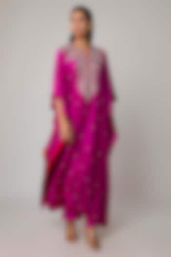 Magenta Dupion Silk Hand Embroidered Kaftan Set by Anushree Reddy at Pernia's Pop Up Shop