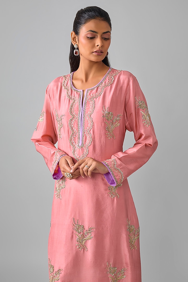 Peach Dupion Silk Boota Hand Embroidered Kurta Set by Anushree Reddy at Pernia's Pop Up Shop