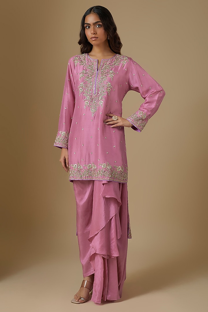 Pink Dupion Silk Hand Embroidered Kurta Set by Anushree Reddy at Pernia's Pop Up Shop