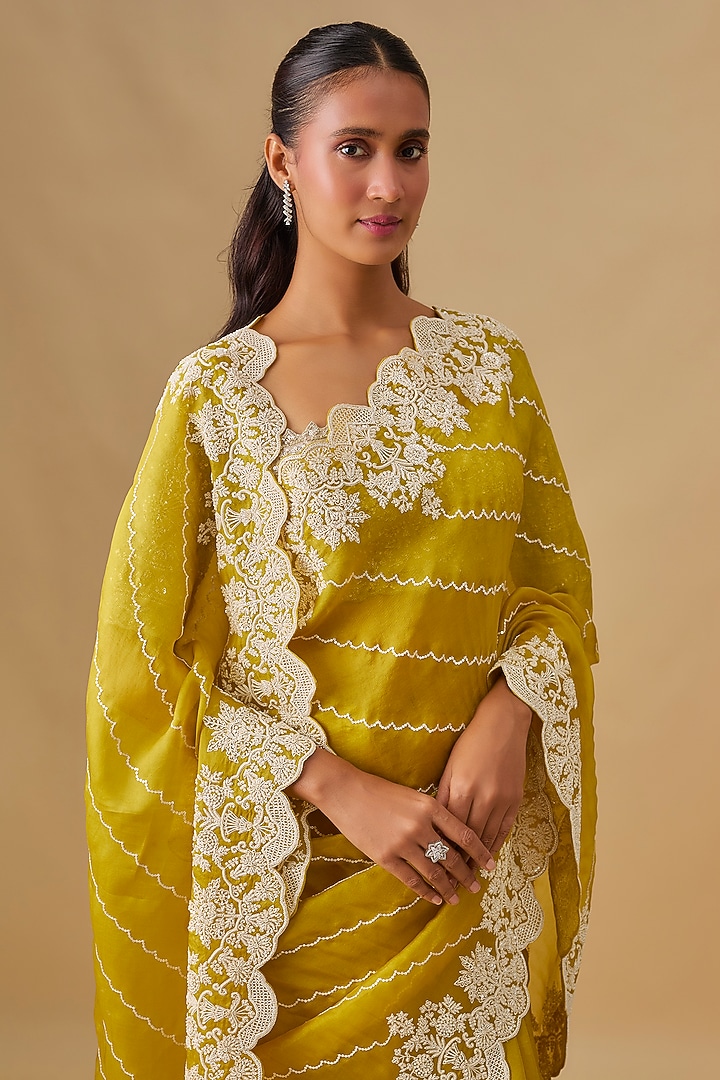 Yellow Organza Hand Embroidered Bridal Saree Set by Anushree Reddy at Pernia's Pop Up Shop