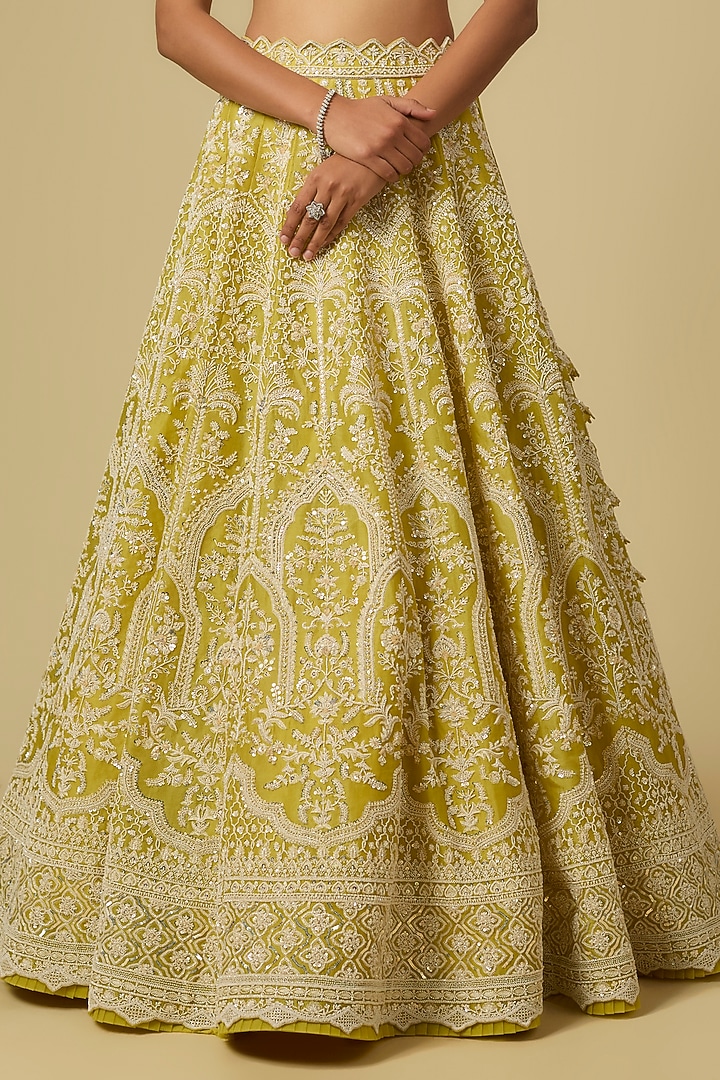 Butter Yellow Organza Hand Embroidered Bridal Lehenga Set by Anushree Reddy at Pernia's Pop Up Shop