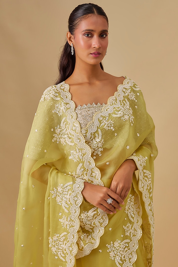 Butter Yellow Organza Hand Embroidered Bridal Saree Set by Anushree Reddy at Pernia's Pop Up Shop