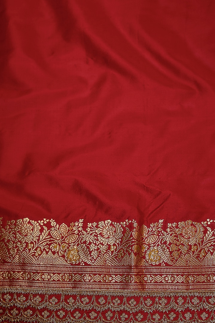 Red Banarasi Silk Zardosi Work Bridal Saree Set by Anushree Reddy at Pernia's Pop Up Shop
