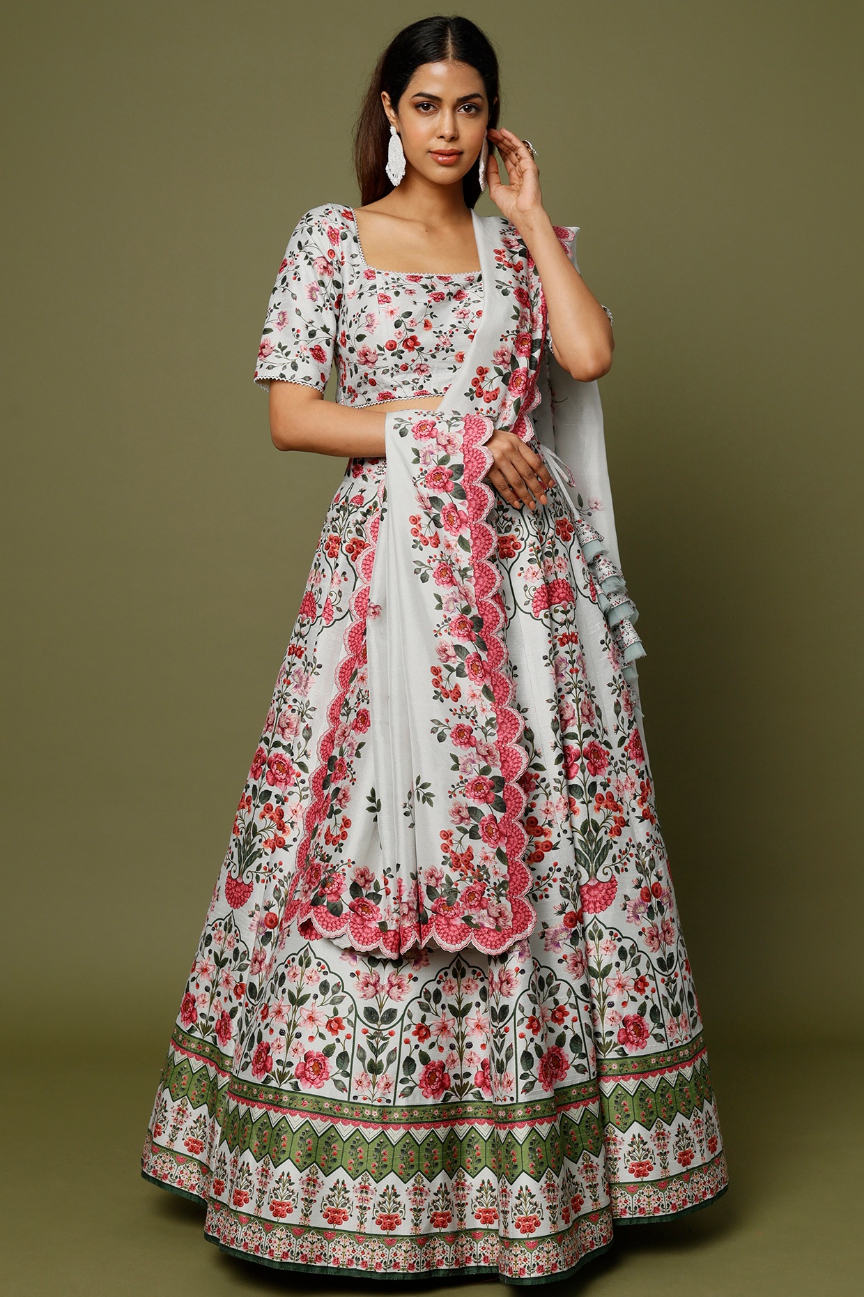 Buy Mahjabeen Moon-faced beauty Lehenga Set by ANUSHREE REDDY at Ogaan  Online Shopping Site