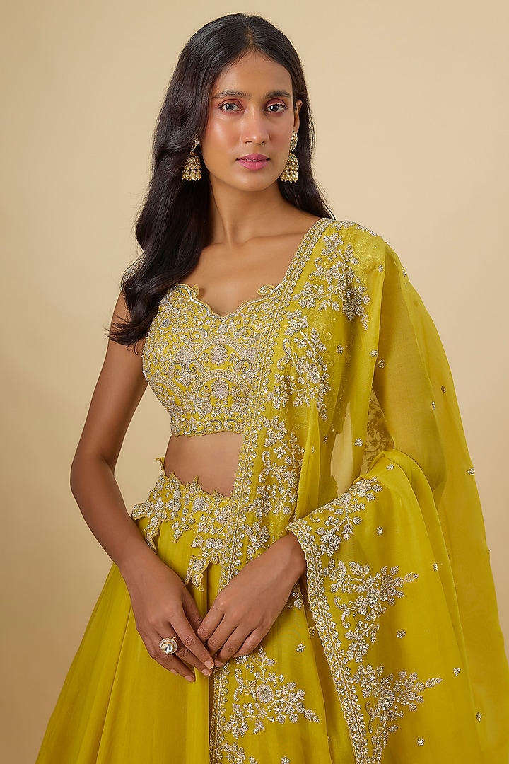 Yellow Organza Hand Embroidered Bridal Lehenga Set by Anushree Reddy at Pernia's Pop Up Shop