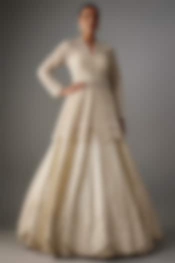 Ivory Raw Silk Pearl Hand Embroidered Bridal Lehenga Set by Anushree Reddy at Pernia's Pop Up Shop