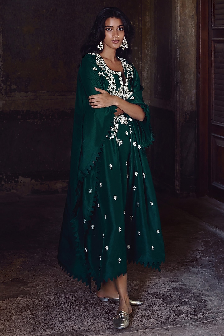 Emerald Green Dupion Silk Embroidered Kaftan Set by Anushree Reddy at Pernia's Pop Up Shop