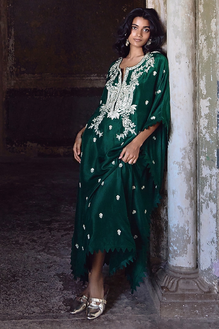 Emerald Green Dupion Silk Embroidered Kaftan Set by Anushree Reddy at Pernia's Pop Up Shop