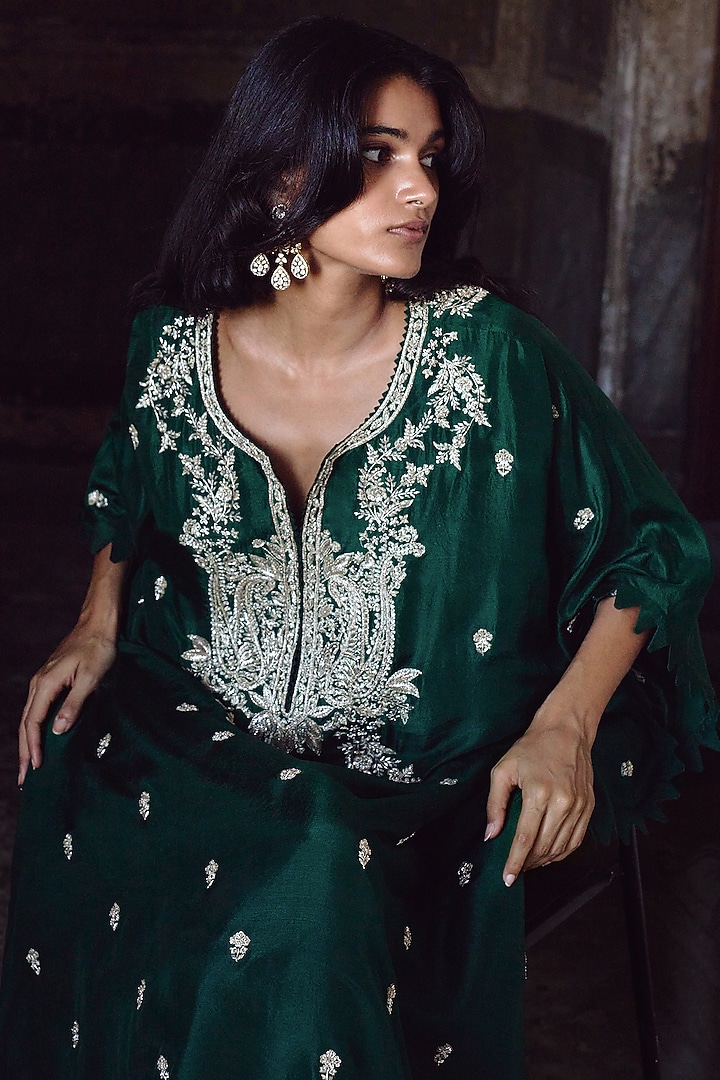 Emerald Green Dupion Silk Embroidered Kaftan Set by Anushree Reddy at Pernia's Pop Up Shop