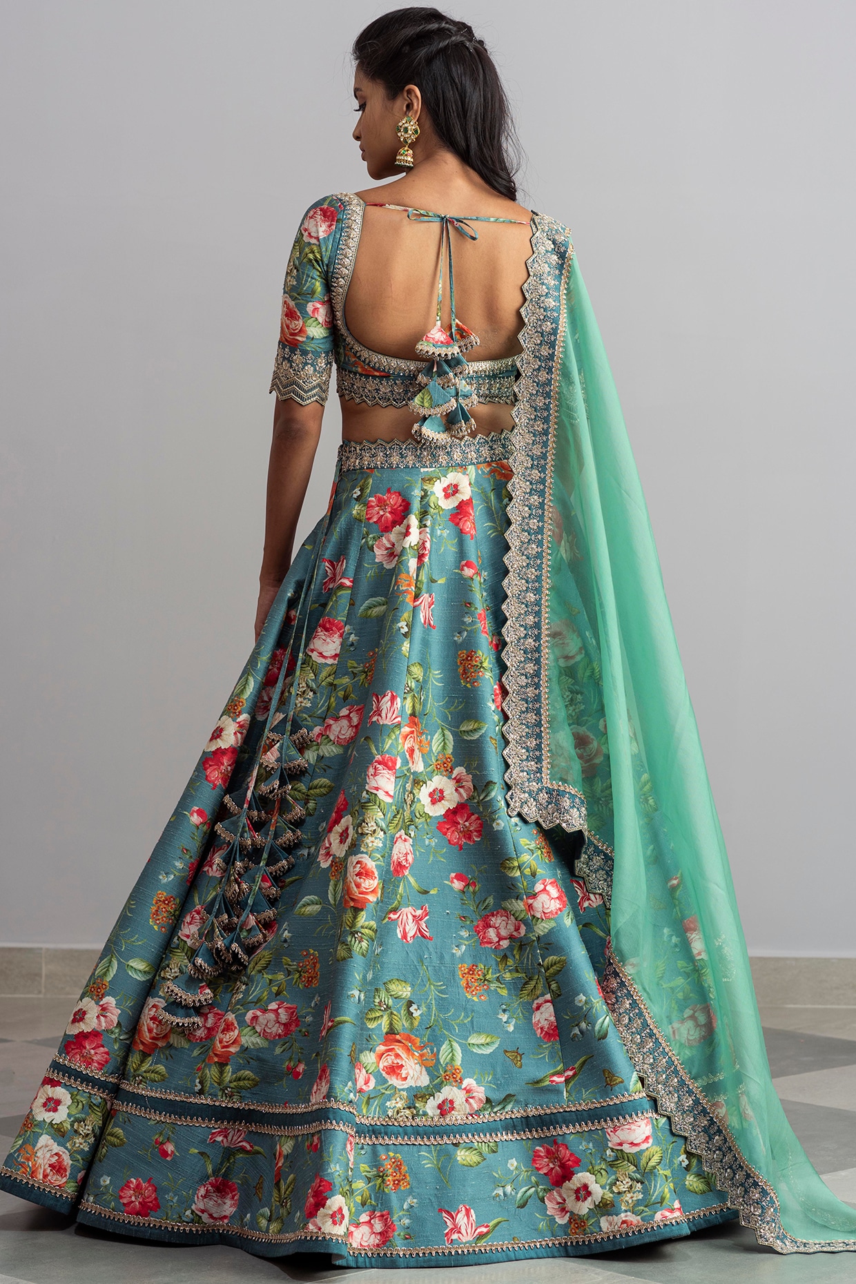 9 threadwork lehengas that are perfect for the upcoming wedding season |  Vogue India