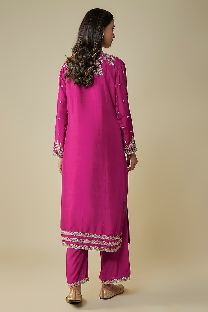 Magenta Dupion Hand Embroidered Kurta Set by Anushree Reddy at Pernia's Pop Up Shop