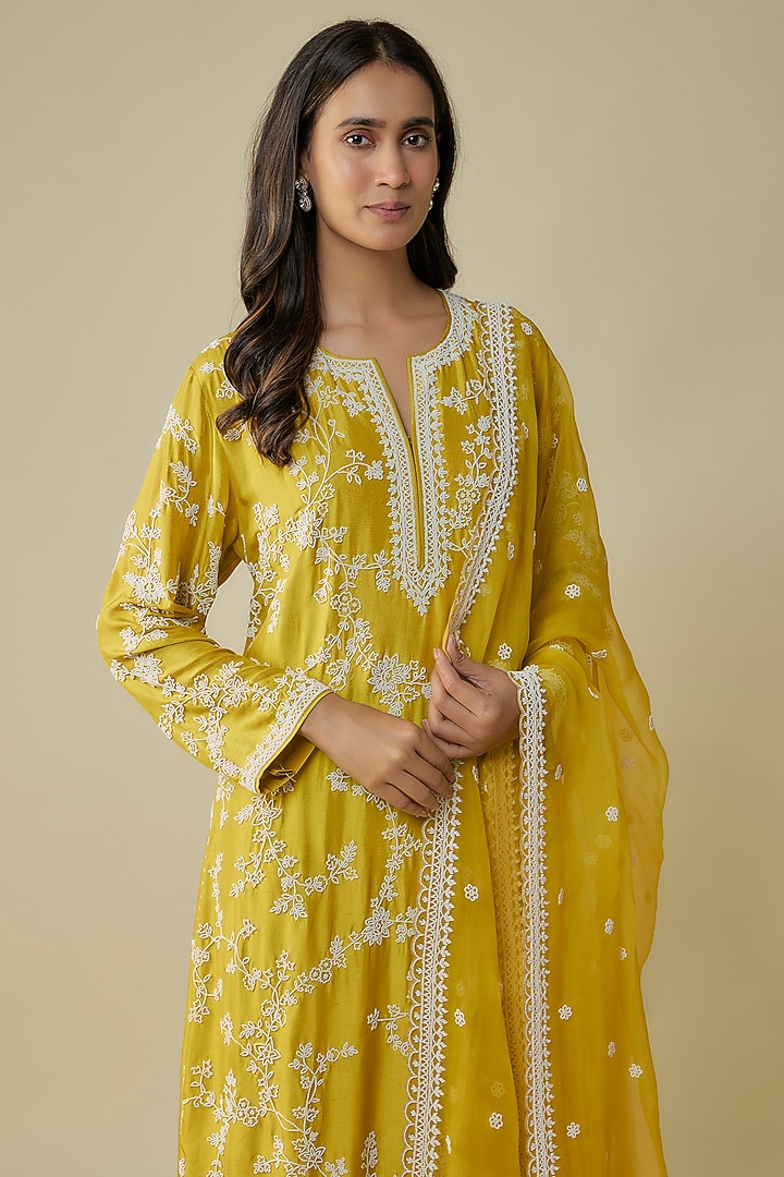 Yellow Dupion Pearl Hand Embroidered Kurta Set by Anushree Reddy at Pernia's Pop Up Shop