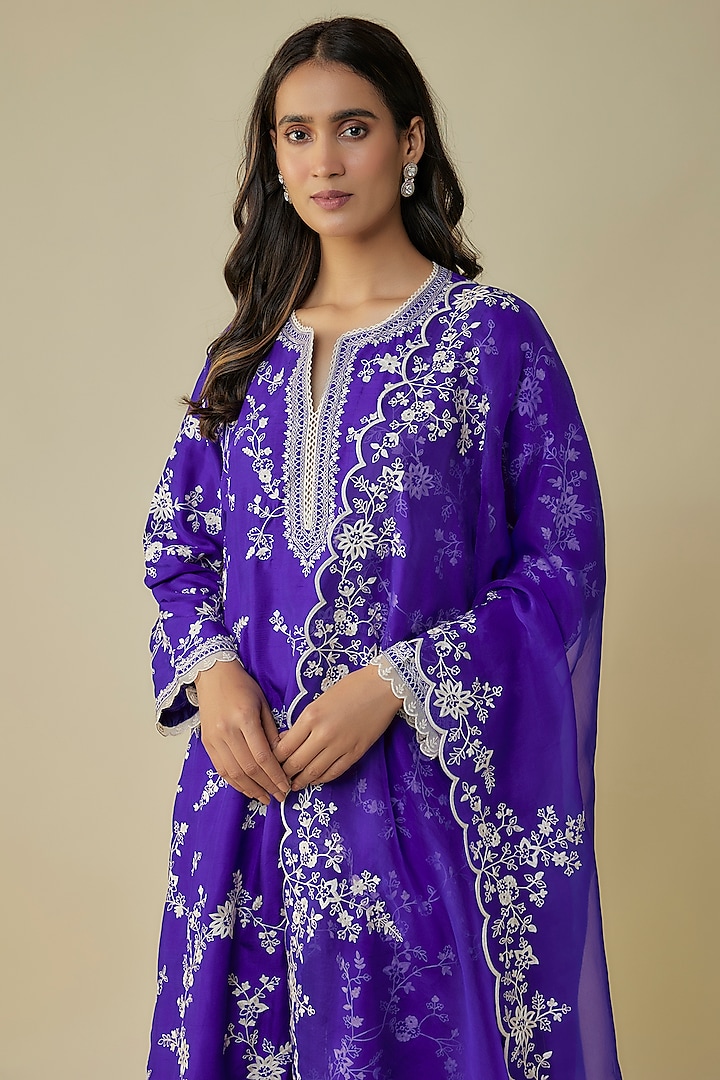 Purple Dupion Aari Thread Embroidered Kurta Set by Anushree Reddy at Pernia's Pop Up Shop