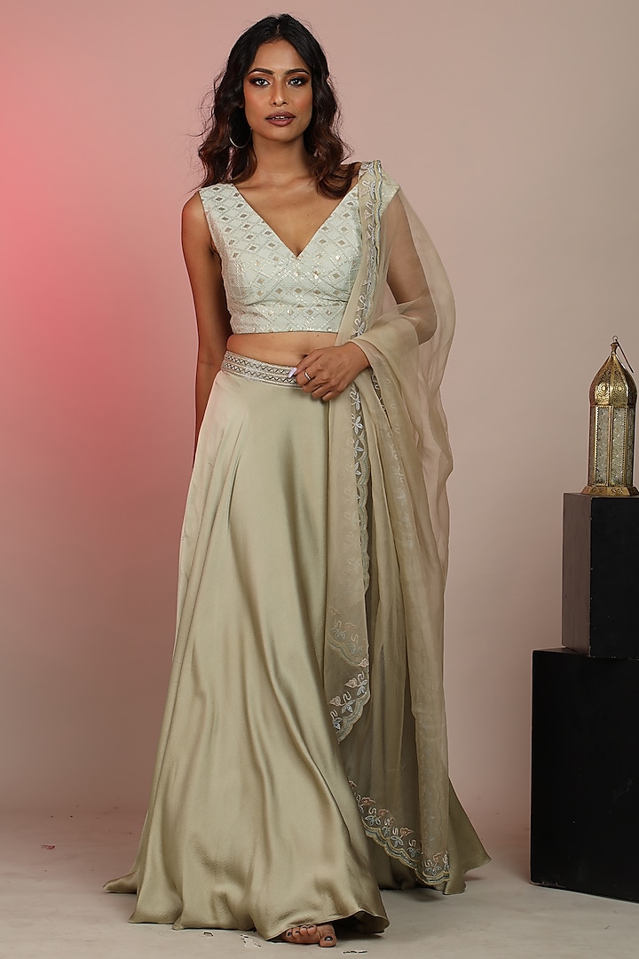 Pista Hammer Satin Embellished Skirt Set by ANJALIVERMA at Pernia s Pop Up Shop 2024
