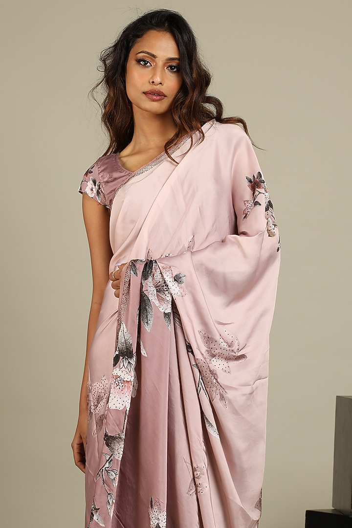 Mauve Silk Satin Printed Party Wear Saree Set by ANJALIVERMA at Pernia's Pop Up Shop