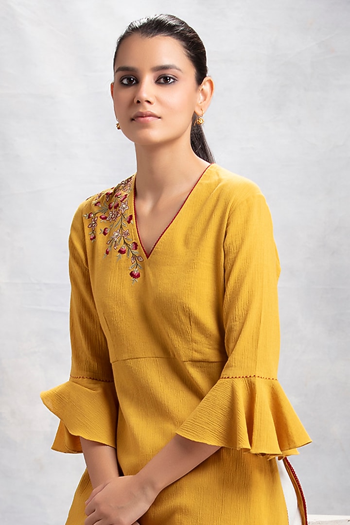 Mustard Embroidered & Printed Straight Kurta Set by Anju Modi at Pernia's Pop Up Shop
