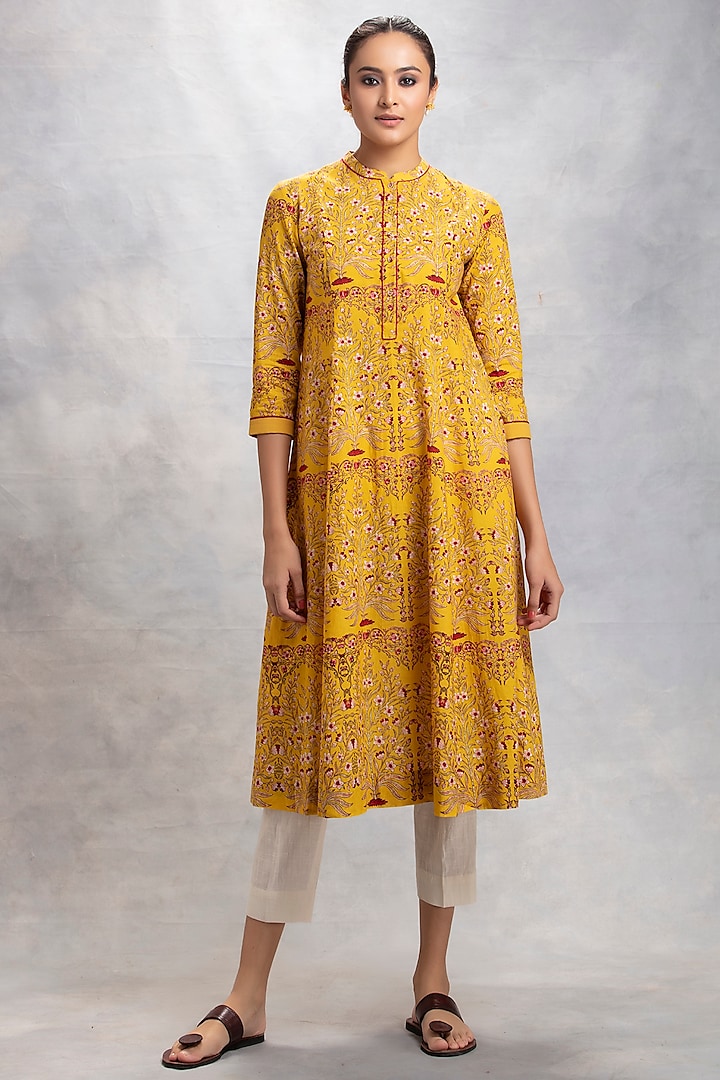 Mustard Printed Straight Kurta Set by Anju Modi at Pernia's Pop Up Shop